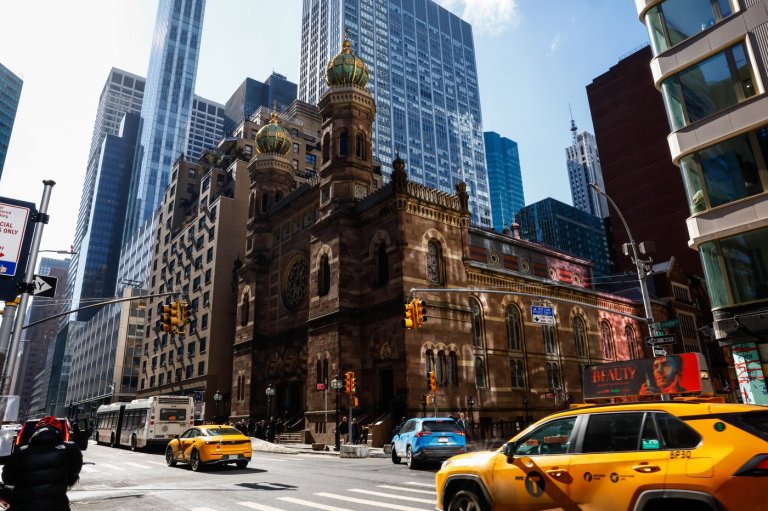 Hate crime charges filed in Manhattan synagogue attack | iNFOnews.ca