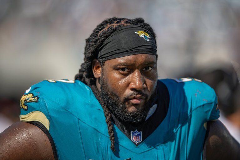 From run stuffer to long snapper, Jaguars' DaVon Hamilton becomes an unsung hero in an unlikely win | iNFOnews.ca