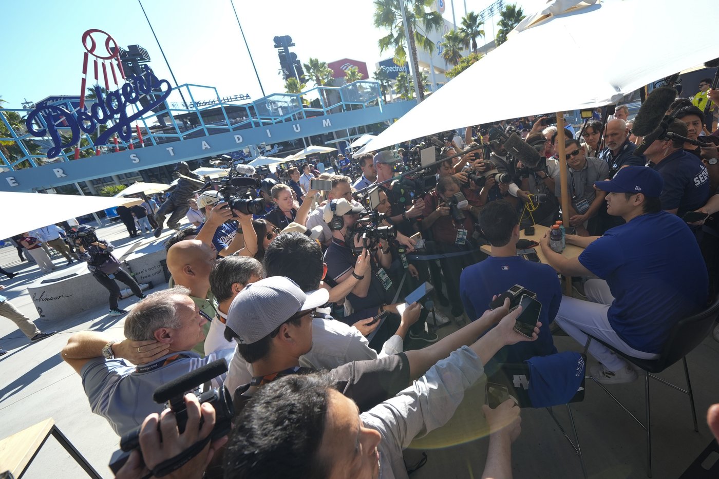 Shohei Ohtani won't pitch in the World Series, but that's not slowing Ohtanimania | iNFOnews.ca Shohei Ohtani won't pitch in the World Series, but that's not slowing Ohtanimania | iNFOnews.ca