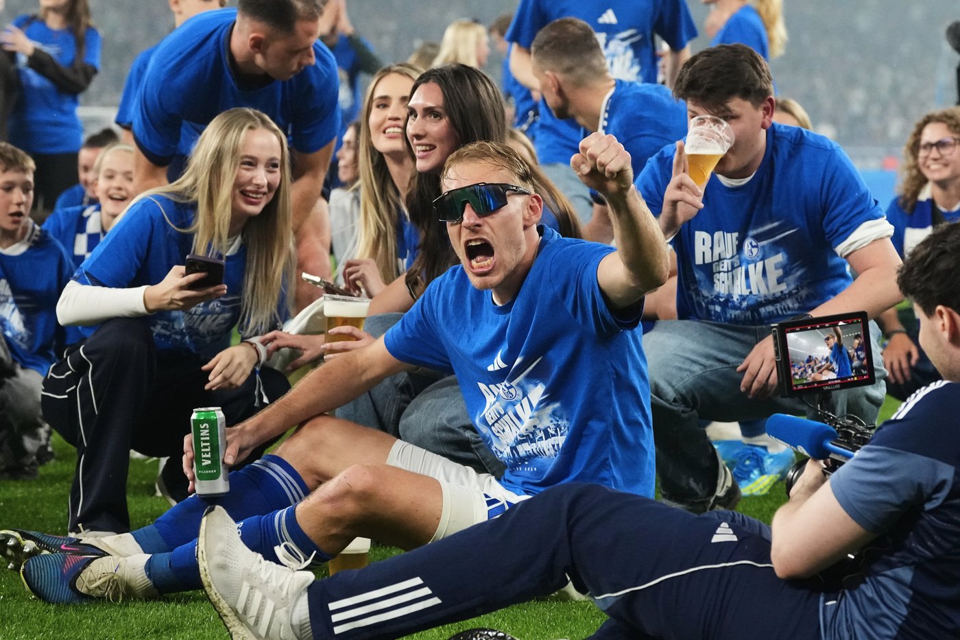 Schalke seals promotion back to the Bundesliga after 3 seasons away | iNFOnews.ca