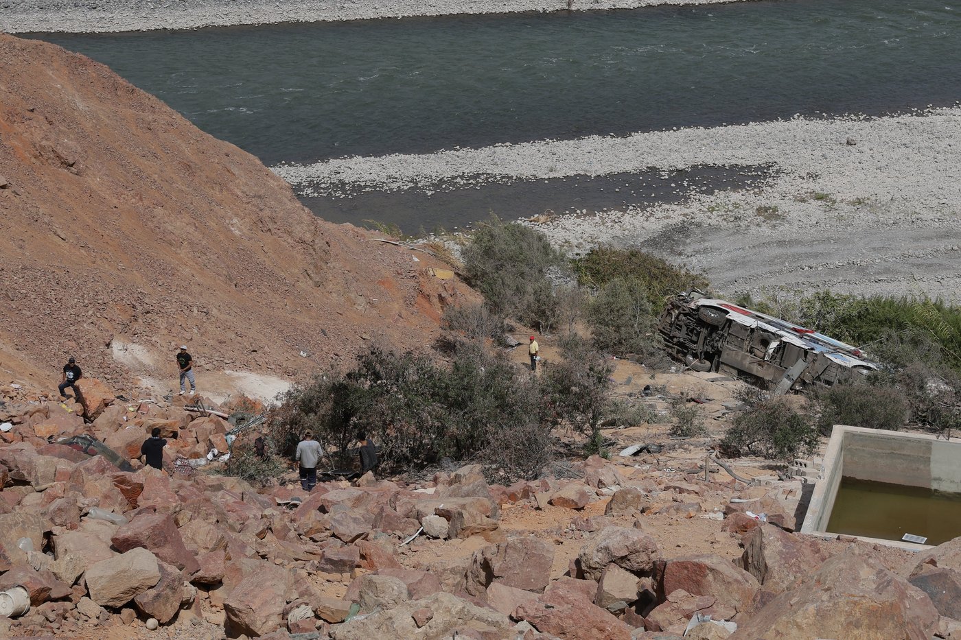Passenger bus plunges into a ravine in southern Peru killing at least 37 | iNFOnews.ca