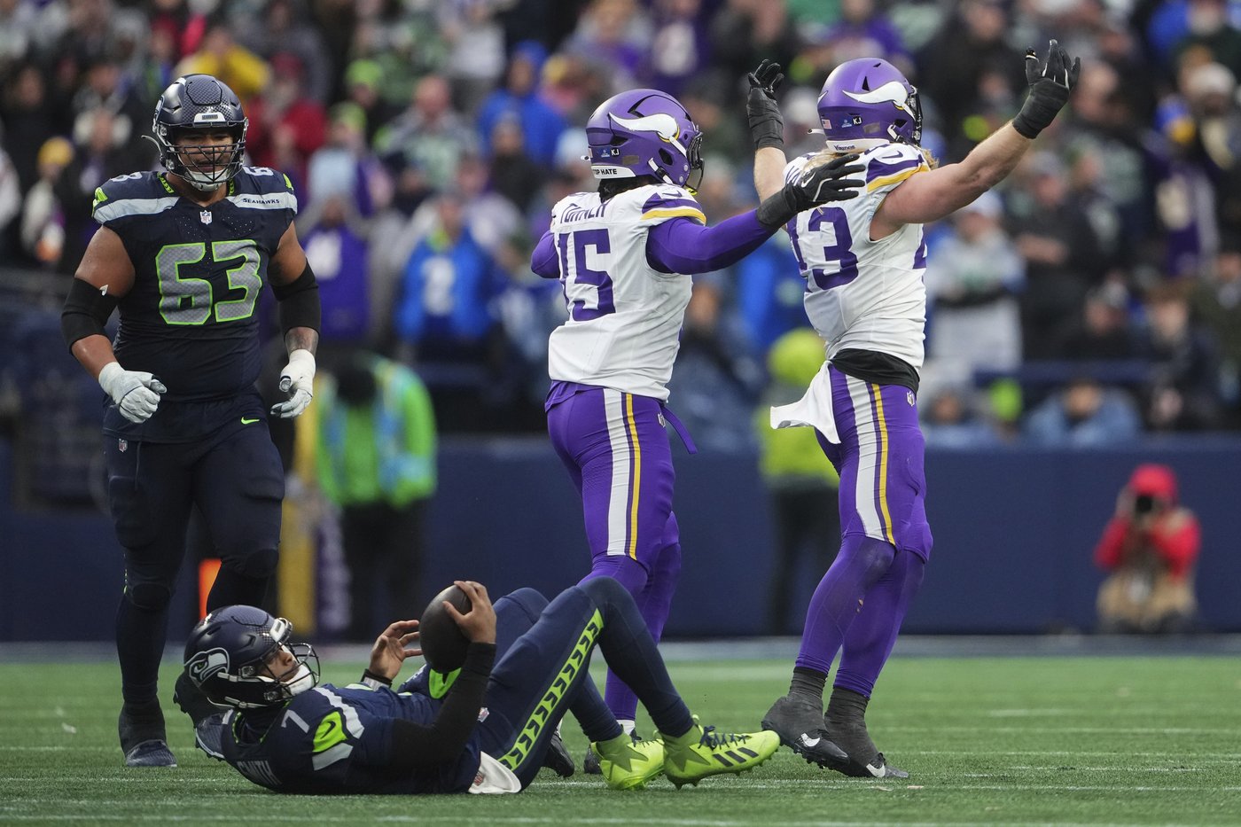 Sam Darnold and Justin Jefferson lead surging Vikings past Seahawks 27-24 | iNFOnews.ca