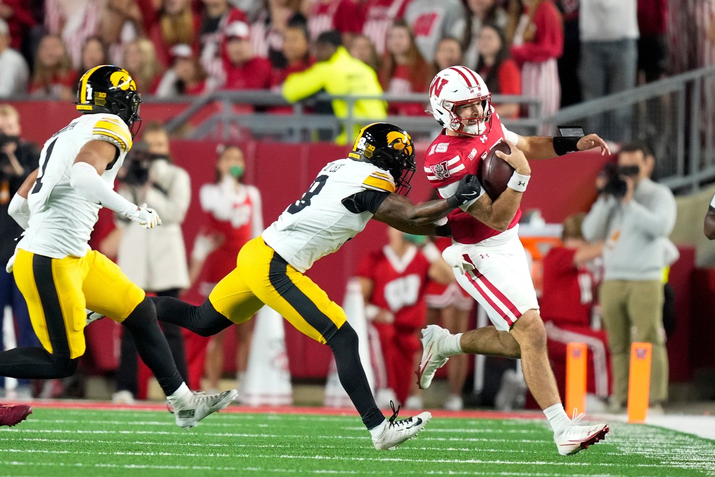Williams, Gronowski and Moulton help Iowa run over Wisconsin 37-0 to keep Heartland Trophy | iNFOnews.ca Williams, Gronowski and Moulton help Iowa run over Wisconsin 37-0 to keep Heartland Trophy | iNFOnews.ca