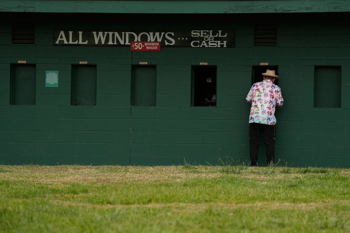 Tradition, fashion and horse racing at the Kentucky Derby, in photos | iNFOnews.ca