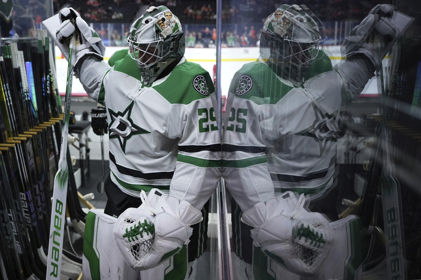 DeSmith stops 27 shots to lead Stars to 6th straight win, 4-1 over Flyers | iNFOnews.ca DeSmith stops 27 shots to lead Stars to 6th straight win, 4-1 over Flyers | iNFOnews.ca