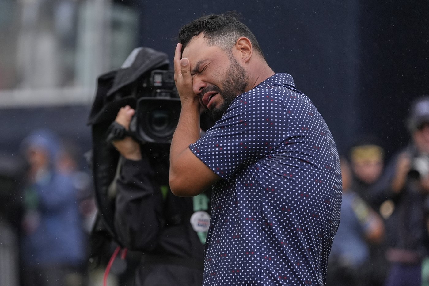 J.J. Spaun's path to U.S. Open title helped by a shot onto an umbrella | iNFOnews.ca