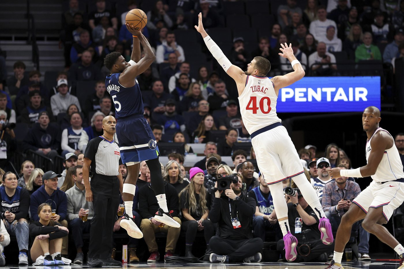 Edwards scores 37 to lead Timberwolves past Clippers 108-106 | iNFOnews.ca Edwards scores 37 to lead Timberwolves past Clippers 108-106 | iNFOnews.ca