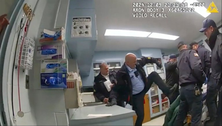 3 former New York prison guards charged in beating death of handcuffed inmate go on trial | iNFOnews.ca