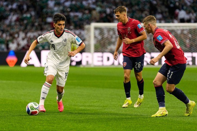 Gilberto Mora becomes the youngest to start in a World Cup for Mexico at age 17 | iNFOnews.ca