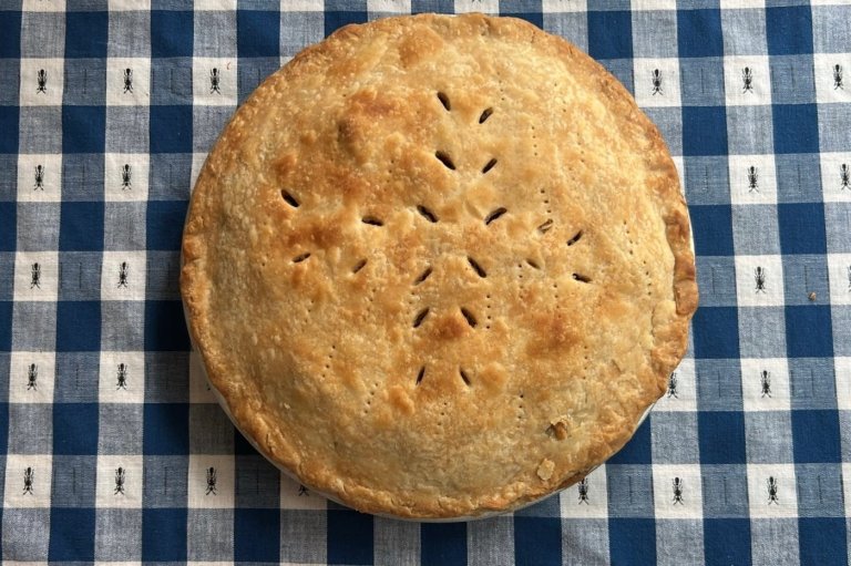 The apple pie (alongside mom, of course) became the symbolic food of a nation | iNFOnews.ca