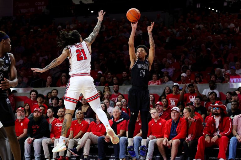 Emanuel Sharp scores 23, No. 7 Houston beats Jackson State 80-38 | iNFOnews.ca