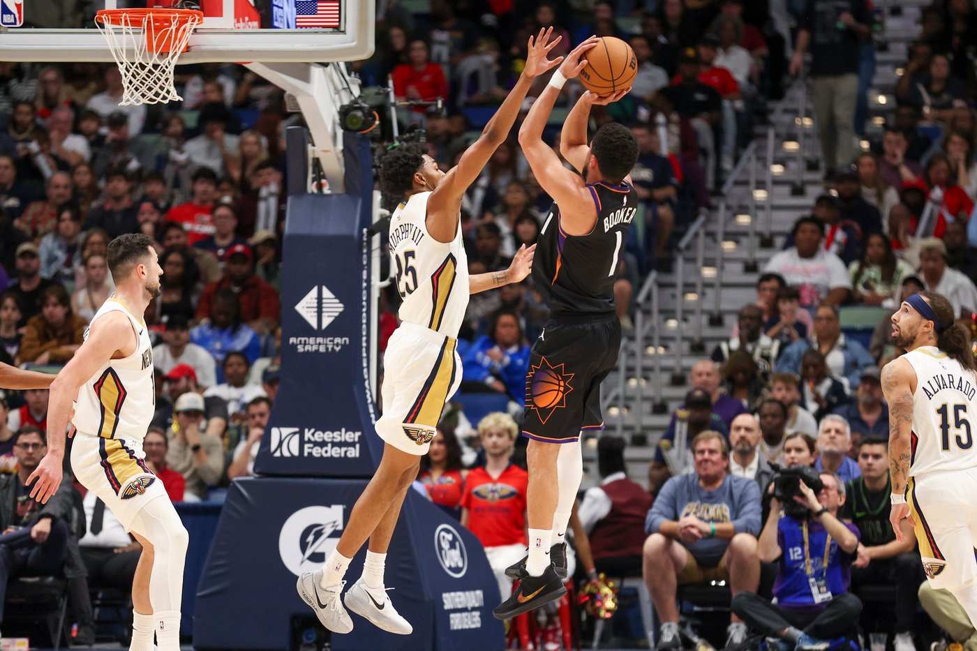 Booker scores 30 points and leads the Suns past the Pelicans, 115-108 | iNFOnews.ca