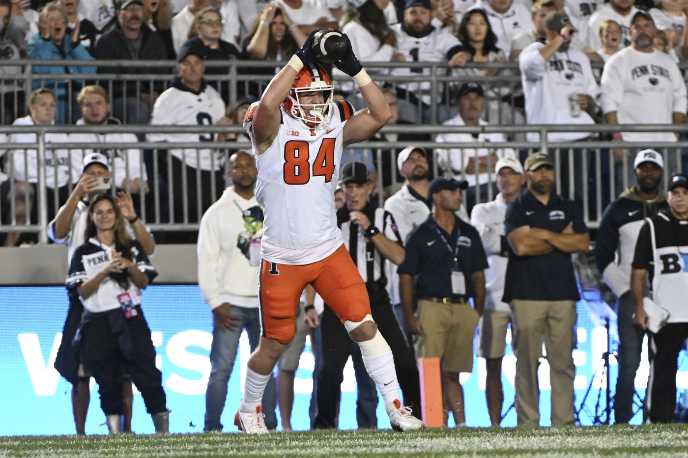 Singleton, Allen score TDs as No. 9 Penn State beats No. 19 Illinois 21-7 | iNFOnews.ca