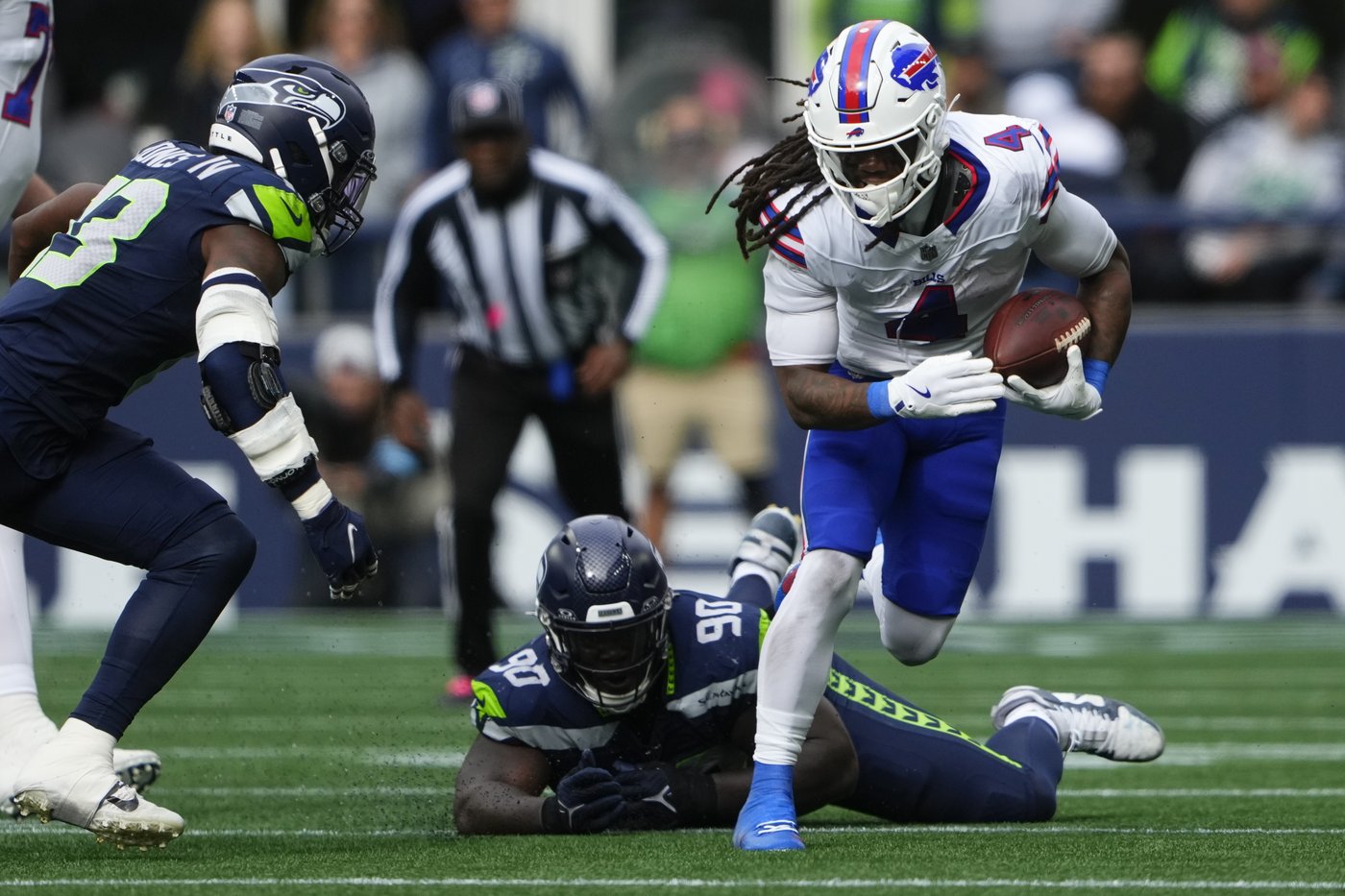 Seahawks teammates Derick Hall and Jarran Reed separated on sideline during loss to Bills | iNFOnews.ca