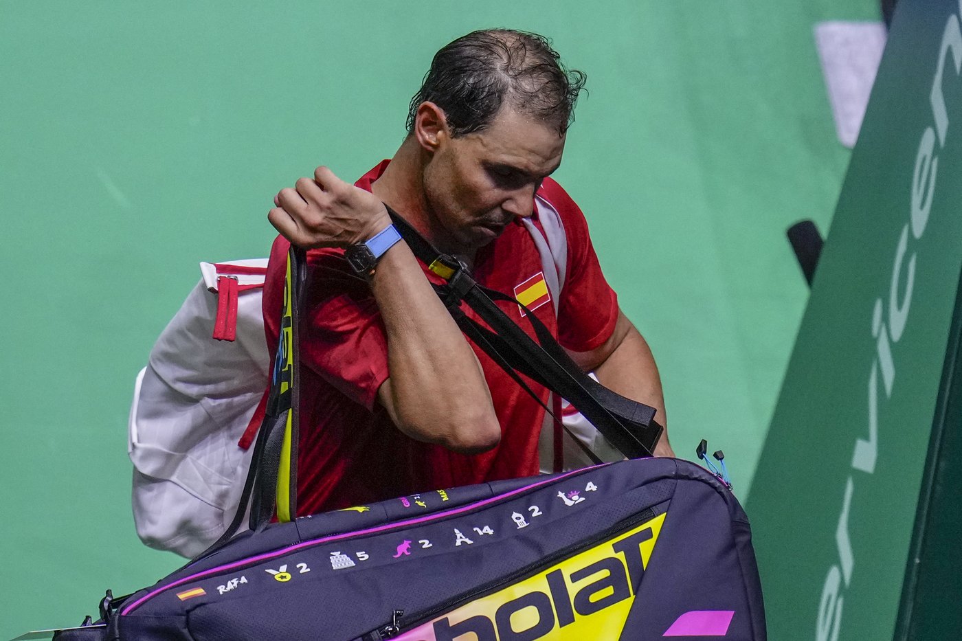 An emotional Rafael Nadal retires at the Davis Cup after he loses and Spain is eliminated | iNFOnews.ca