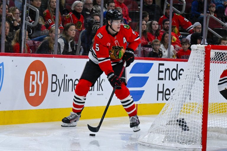 Oilers acquire defenceman Murphy from Blackhawks for second-round draft pick in 2028 | iNFOnews.ca