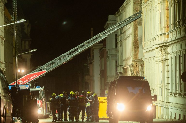 Rescuers search for 3 missing after east German building collapse possibly caused by gas explosion | iNFOnews.ca