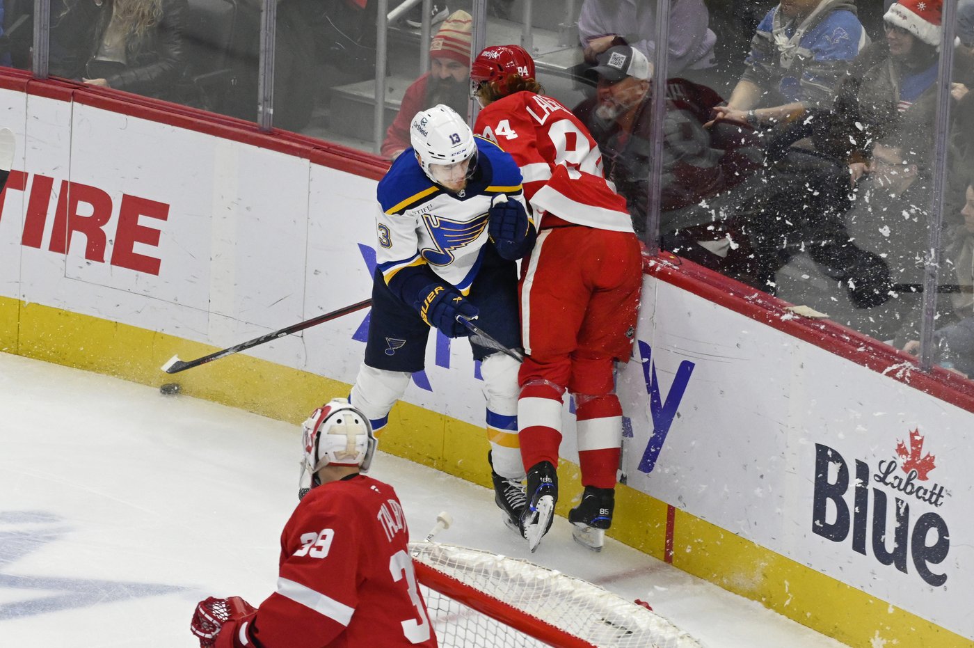 Holloway gets 1st career hat trick as the Blues blank the Red Wings 4-0 | iNFOnews.ca Holloway gets 1st career hat trick as the Blues blank the Red Wings 4-0 | iNFOnews.ca