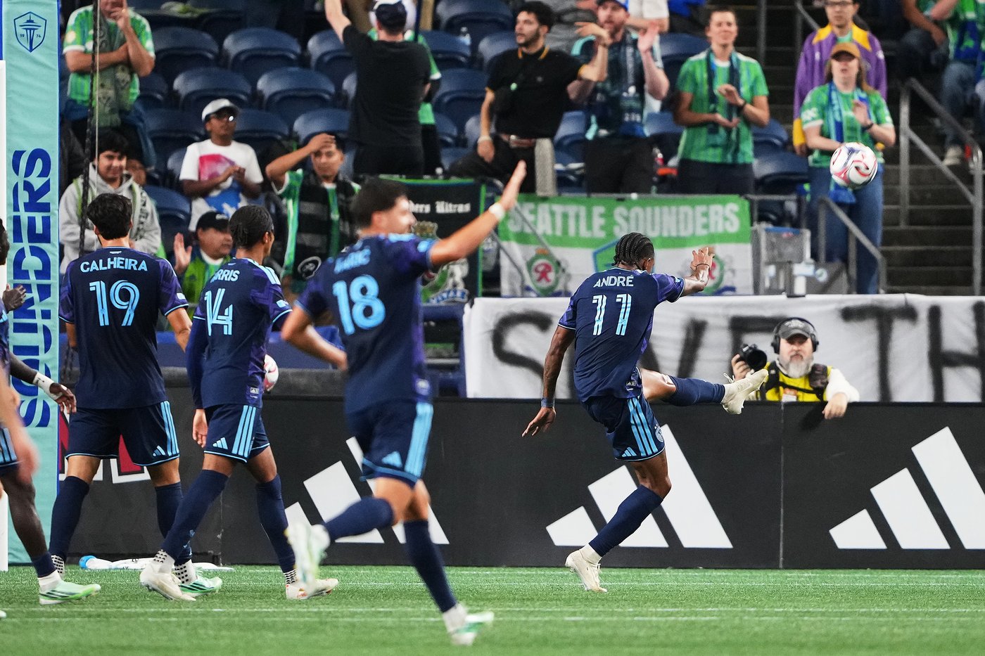 Cristian Roldan scores in the 90th minute to give the Sounders a 2-1 victory over Sporting KC | iNFOnews.ca