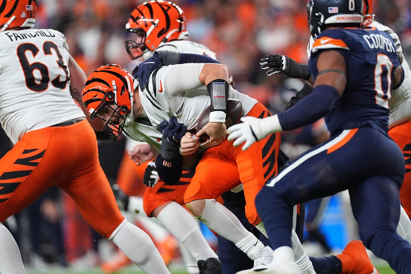 Surtain and Bonitto set the tone as Broncos' smothering defense leads to 28-3 win over Bengals | iNFOnews.ca