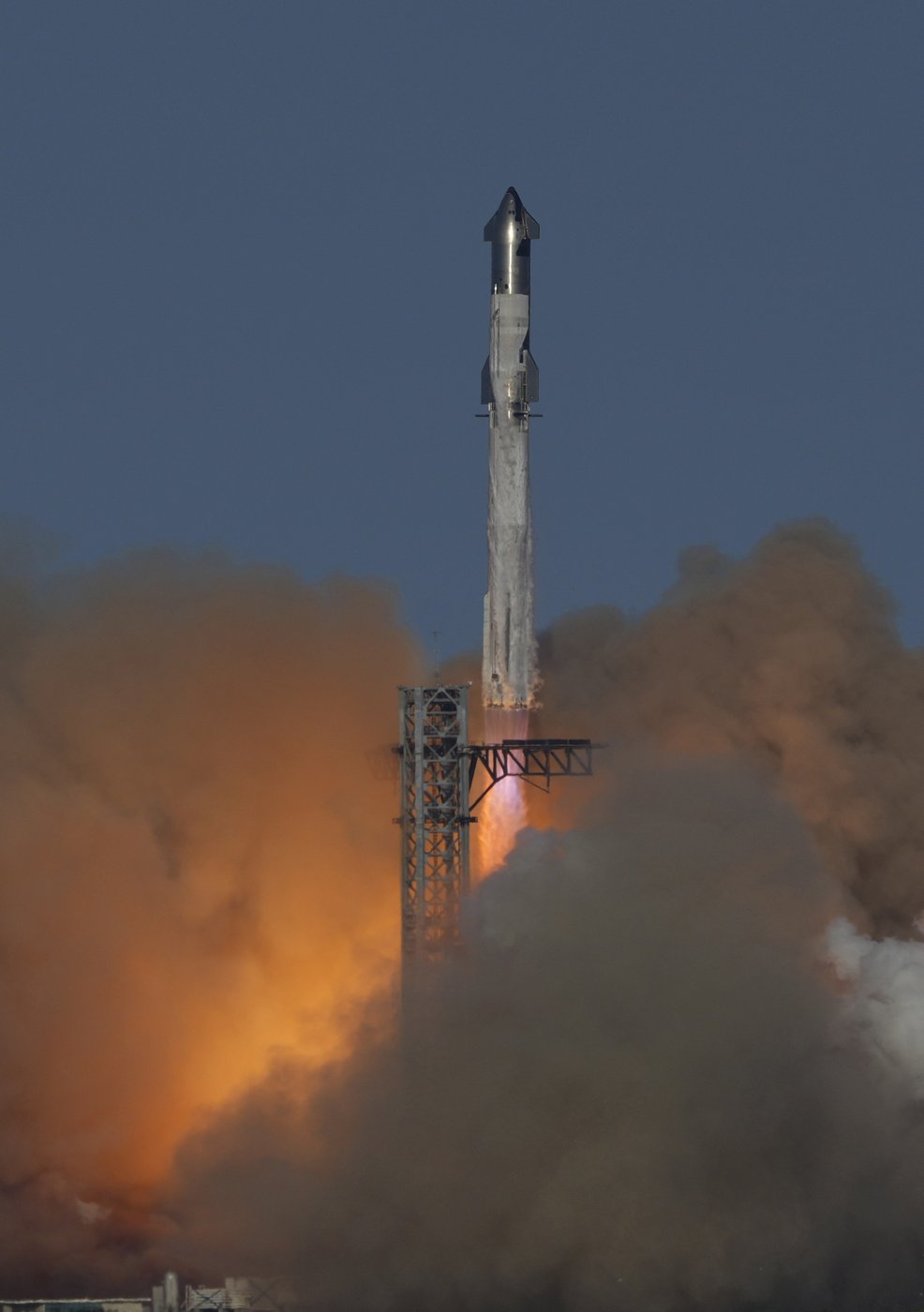 SpaceX launches giant Starship rocket, but aborts attempt to catch booster with mechanical arms | iNFOnews.ca