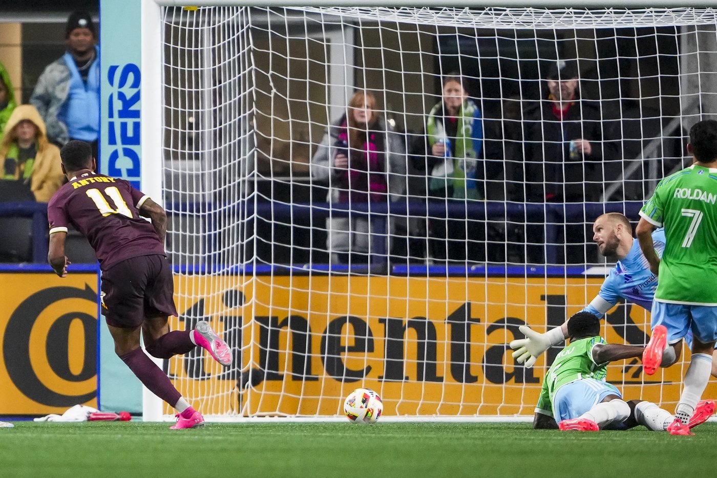 Sounders, Timbers play to 1-1 draw before heading for postseason | iNFOnews.ca