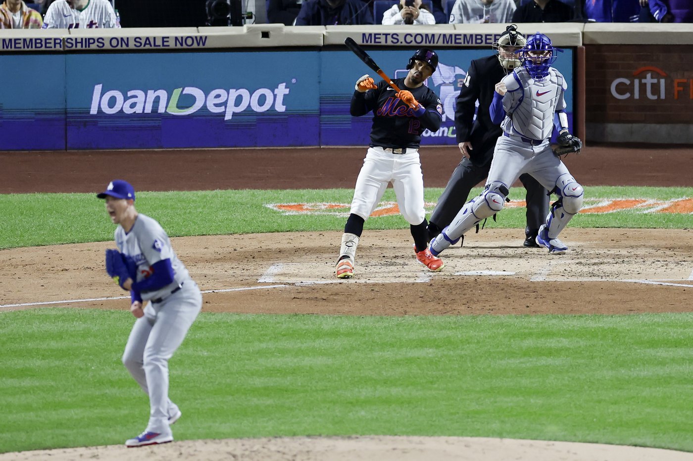 Shohei Ohtani homers as the Dodgers rout the Mets 8-0 for a 2-1 lead in the NLCS | iNFOnews.ca