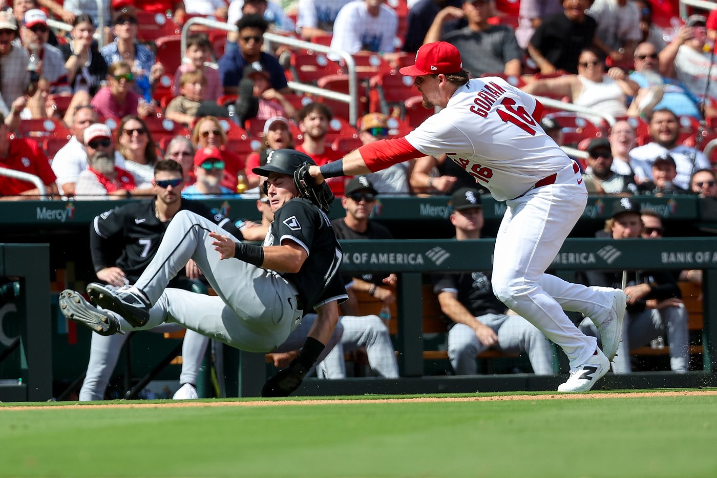 Burleson's bases-loaded double lifts Cardinals to 3-1 win over White Sox | iNFOnews.ca