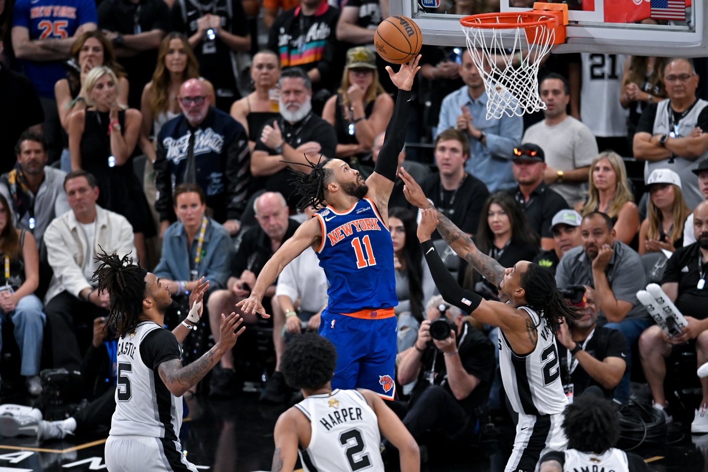 Jalen Brunson has left wrist surgery, Knicks star expected back on court this summer, AP source says | iNFOnews.ca Jalen Brunson has left wrist surgery, Knicks star expected back on court this summer, AP source says | iNFOnews.ca