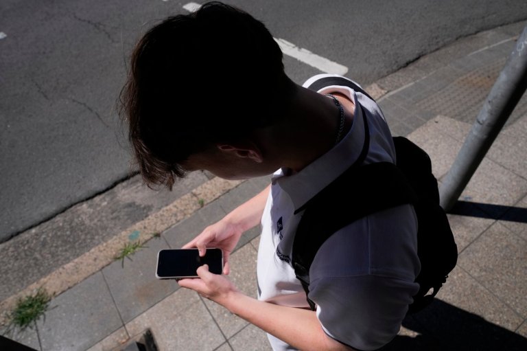 Canada's social media ban for under-16s likely to face Charter challenge, experts say | iNFOnews.ca