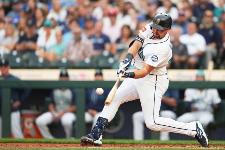 Slugger Cal Raleigh extends homer streak to 4 at-bats and ties Mariners' record | iNFOnews.ca
