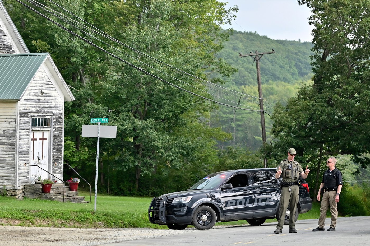 Wounded Pennsylvania troopers recovering after chaotic shooting that left gunman, neighbor dead | iNFOnews.ca