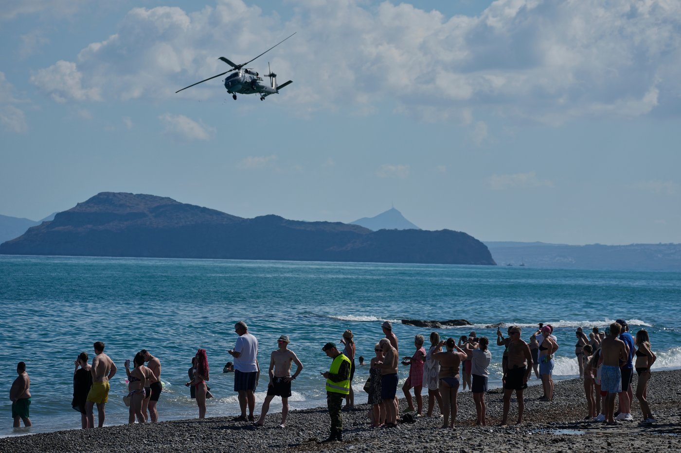 Sun, sea and soldiers: Greek island tourists get front-row seats for military drills | iNFOnews.ca Sun, sea and soldiers: Greek island tourists get front-row seats for military drills | iNFOnews.ca