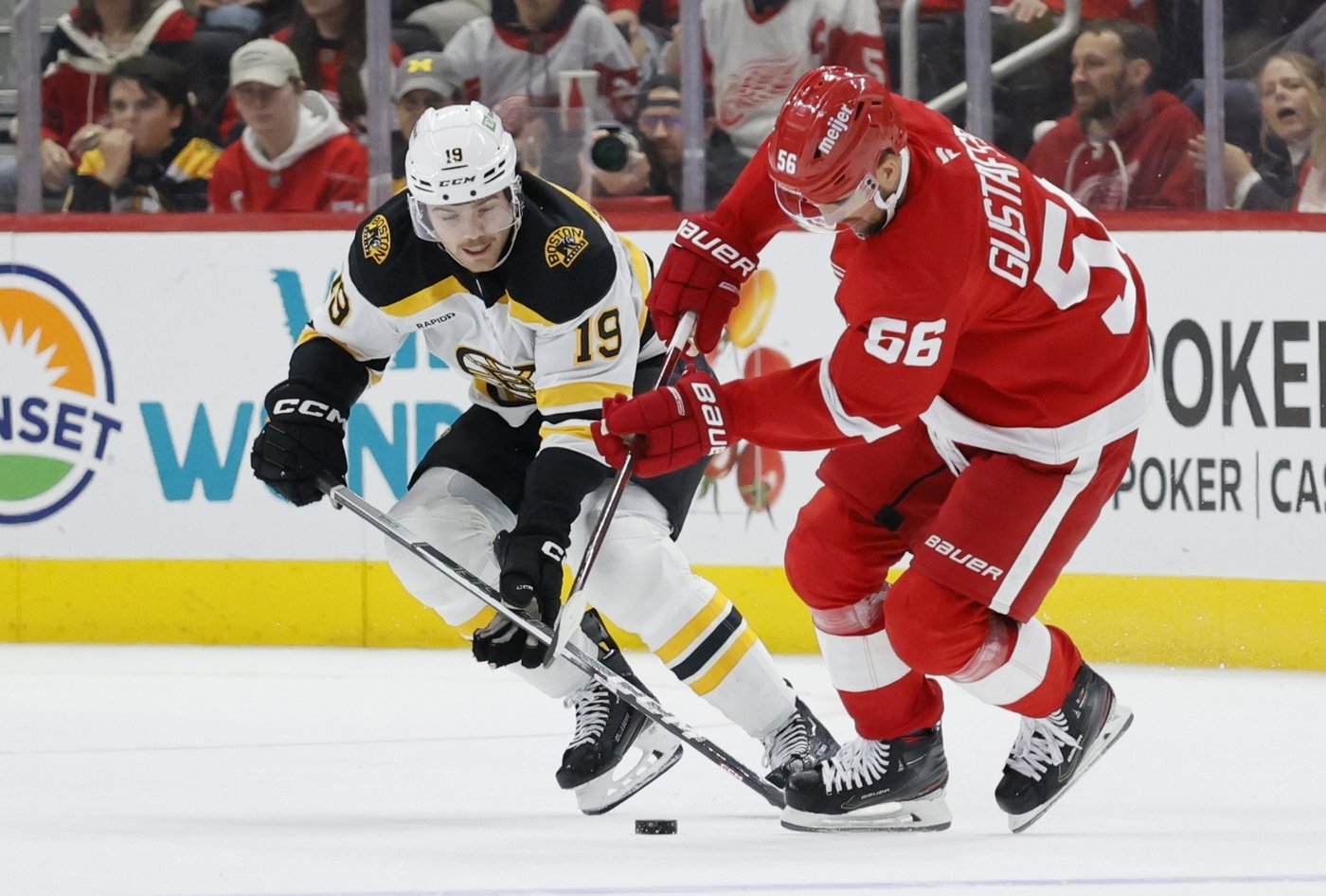Brad Marchand's 3rd-period goal lifts the Bruins to a 2-1 win over the Red Wings | iNFOnews.ca Brad Marchand's 3rd-period goal lifts the Bruins to a 2-1 win over the Red Wings | iNFOnews.ca