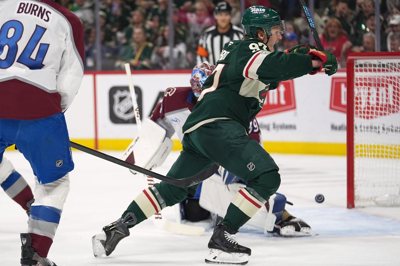 Avalanche bounce back to beat the Wild 5-2 and take a 3-1 lead in the series | iNFOnews.ca Avalanche bounce back to beat the Wild 5-2 and take a 3-1 lead in the series | iNFOnews.ca