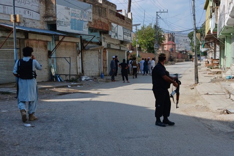 Bombing at mosque near police offices in Pakistan kills at least 15 | iNFOnews.ca