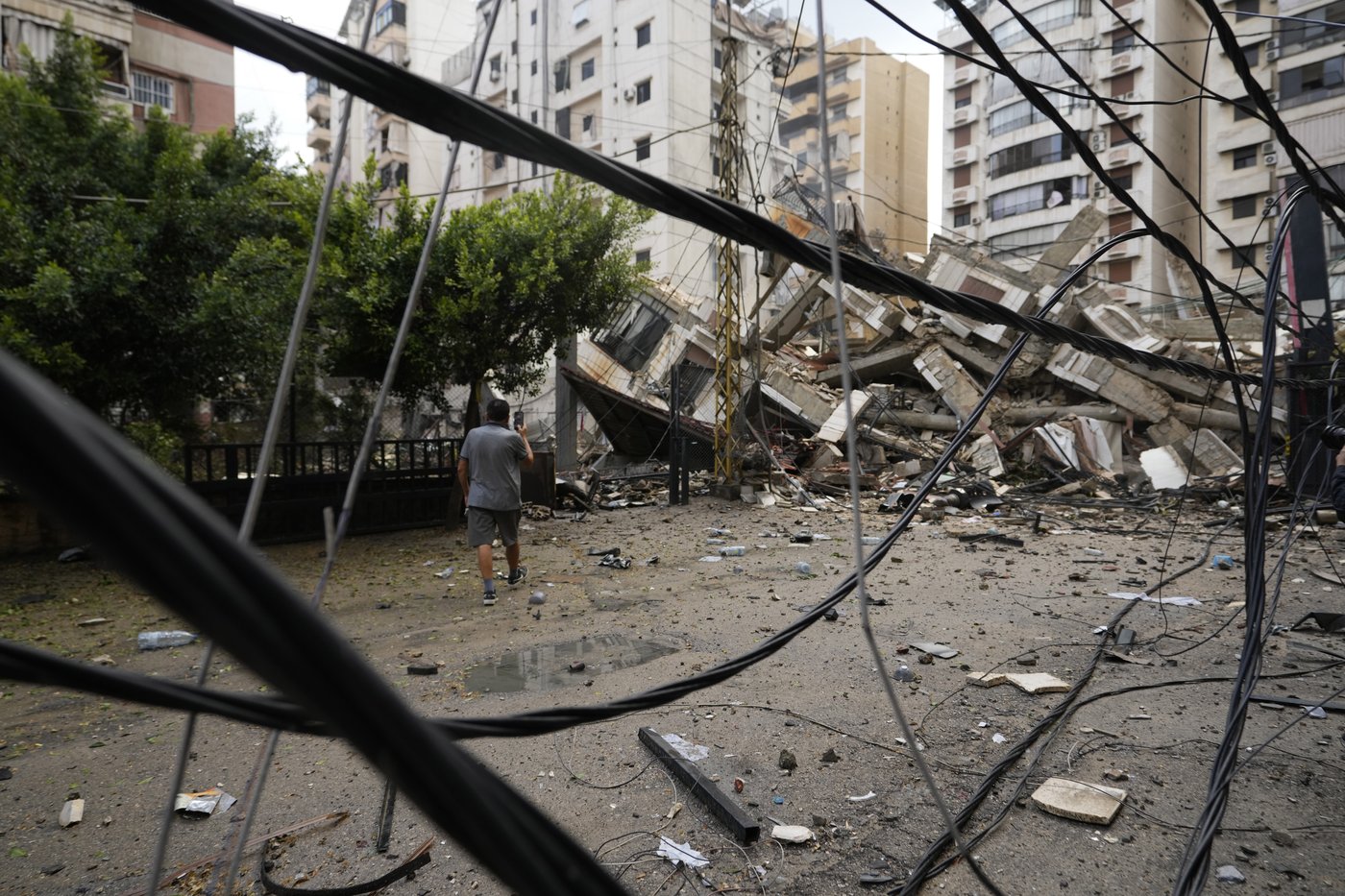 Iran fires at least 180 missiles into Israel as regionwide conflict grows | iNFOnews.ca