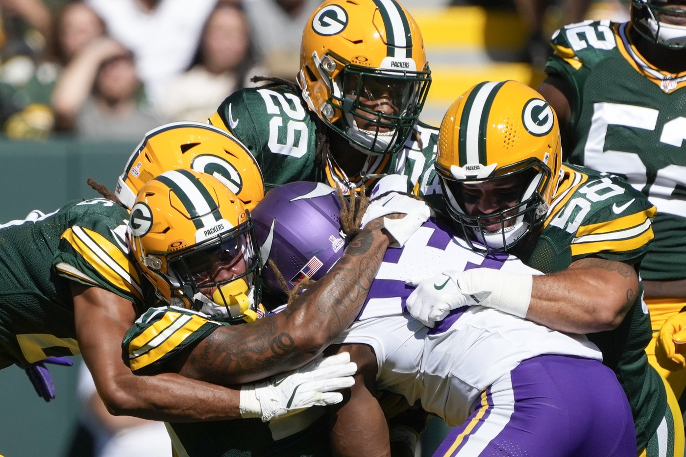 Sam Darnold and undefeated Vikings dominate first half and hang on to beat Packers 31-29 | iNFOnews.ca