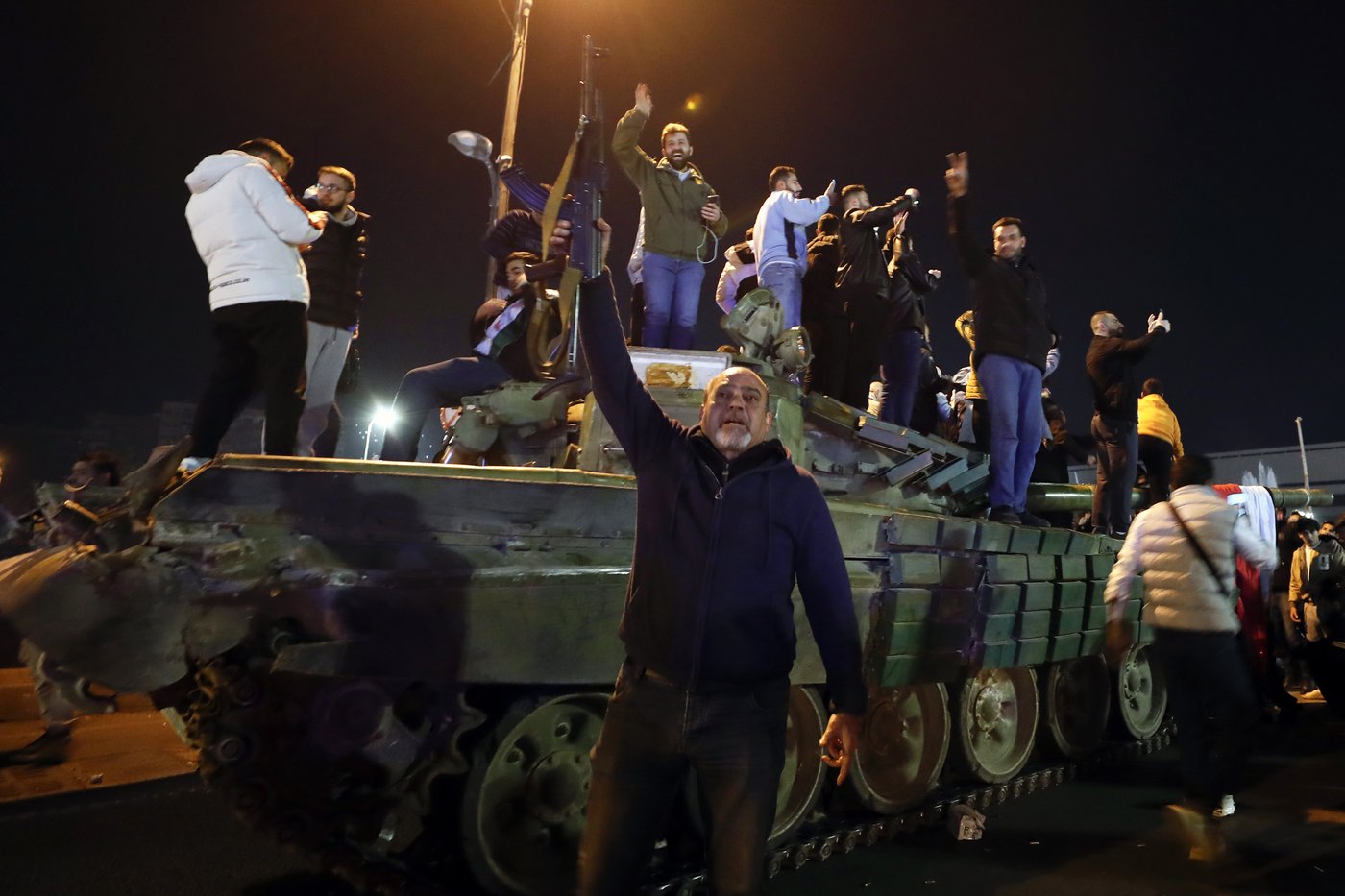 Syria latest: Syrians celebrate Bashar Assad's fall as his whereabouts remain unknown | iNFOnews.ca Syria latest: Syrians celebrate Bashar Assad's fall as his whereabouts remain unknown | iNFOnews.ca
