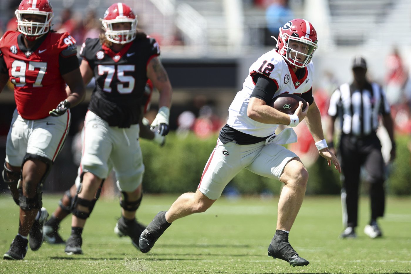 Gunner Stockton strengthens hold on Georgia starting quarterback job with strong spring practice | iNFOnews.ca
