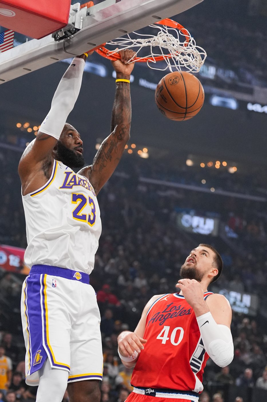 Kawhi Leonard has season-high 32 points as Clippers beat Lakers 103-88 to snap 5-game skid | iNFOnews.ca Kawhi Leonard has season-high 32 points as Clippers beat Lakers 103-88 to snap 5-game skid | iNFOnews.ca