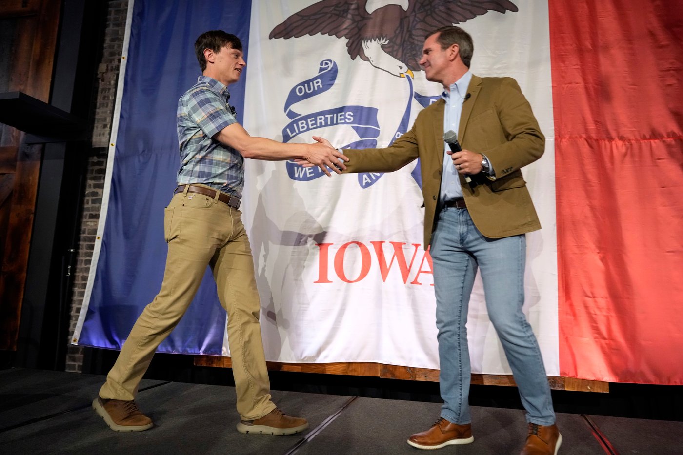 Rob Sand rallies with Kentucky Gov. Andy Beshear as Democrats aim to flip Iowa governor seat | iNFOnews.ca Rob Sand rallies with Kentucky Gov. Andy Beshear as Democrats aim to flip Iowa governor seat | iNFOnews.ca