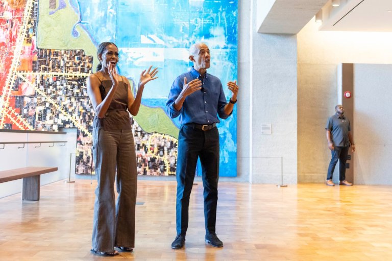 Former President Barack Obama surprises WNBA All-Stars at their practice at his Presidential Center | iNFOnews.ca