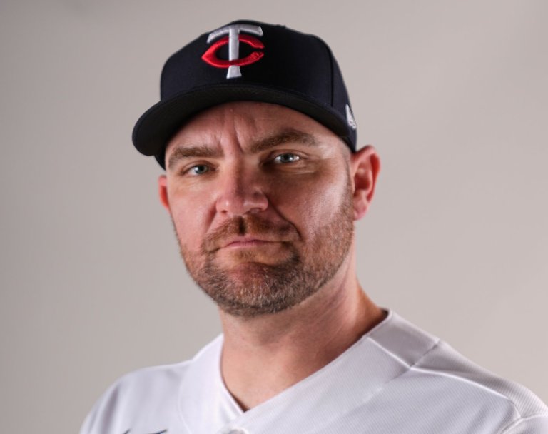 Minnesota Twins release Liam Hendriks from minor league contract | iNFOnews.ca