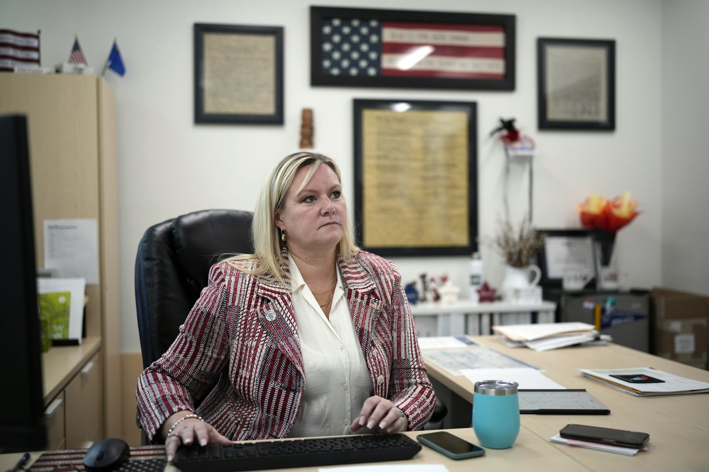 The top election official in a politically crucial Nevada county says she was forced out | iNFOnews.ca