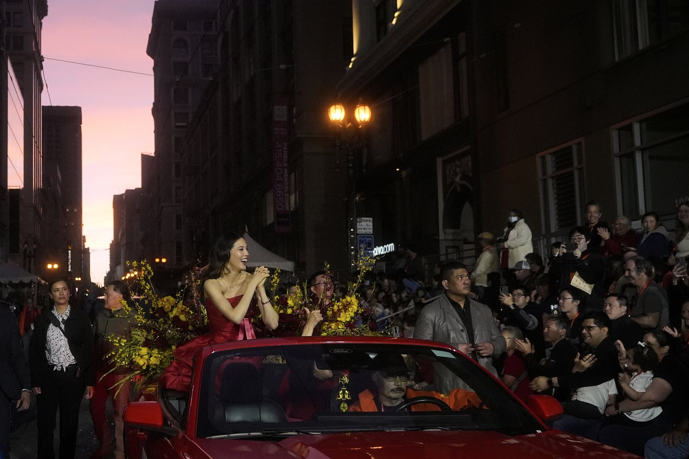 Olympian Eileen Gu heads up annual Chinese New Year parade in her native San Francisco | iNFOnews.ca