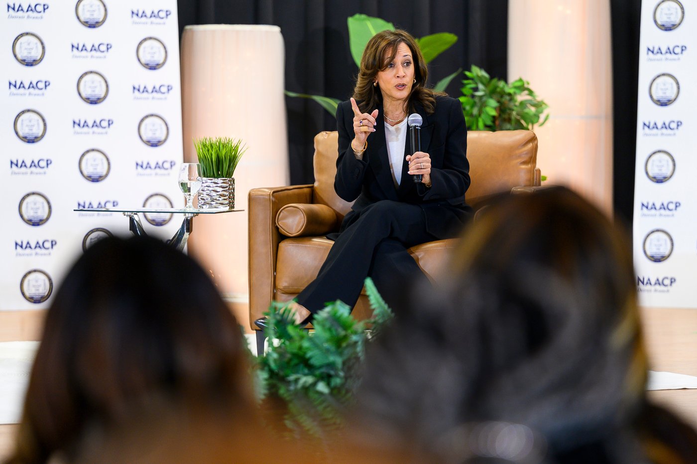 Kamala Harris adds stops to her final midterm campaign stretch. Her decision about 2028 comes later | iNFOnews.ca
