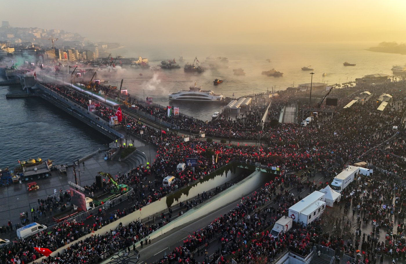 Tens of thousands of people in Istanbul protest Gaza war | iNFOnews.ca Tens of thousands of people in Istanbul protest Gaza war | iNFOnews.ca