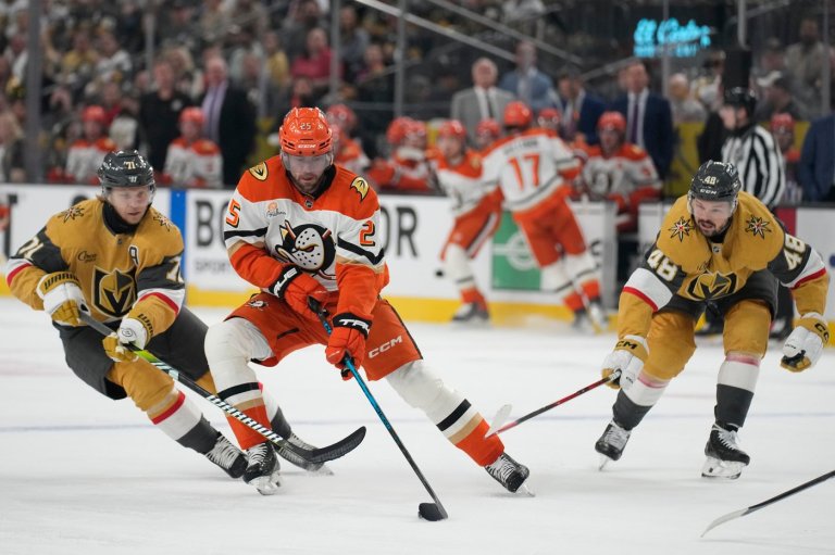 Brayden McNabb ejected after hit leaves Ducks' Ryan Poehling wobbly in Game 5 | iNFOnews.ca