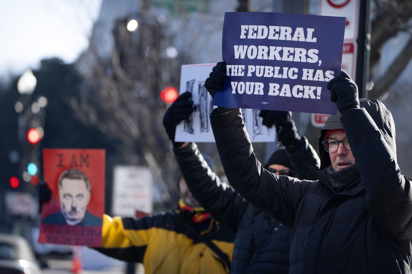 Anger, chaos and confusion take hold as federal workers face mass layoffs | iNFOnews.ca